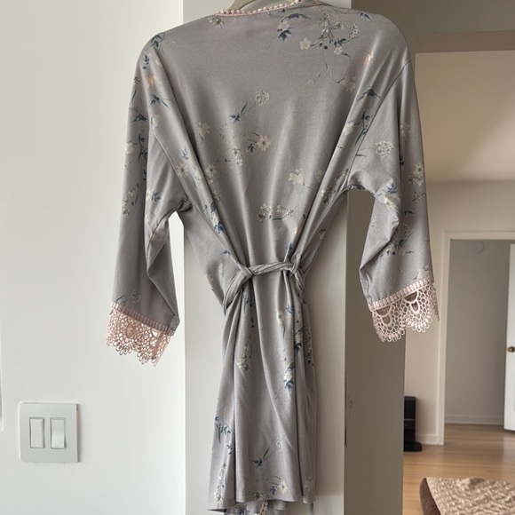 Flora Nikrooz Floral Robe - Picture 6 of 6